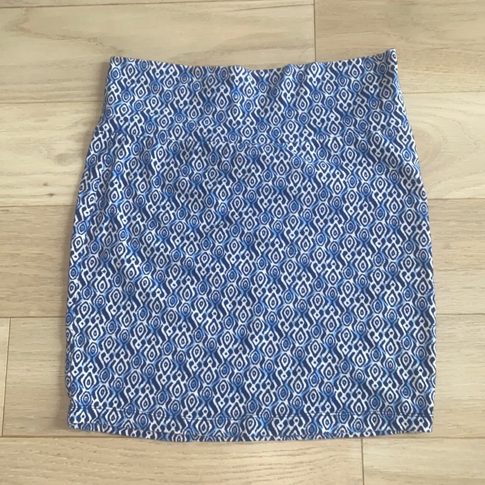 Blue & White Stretchy Patterned Mini Skirt 💙